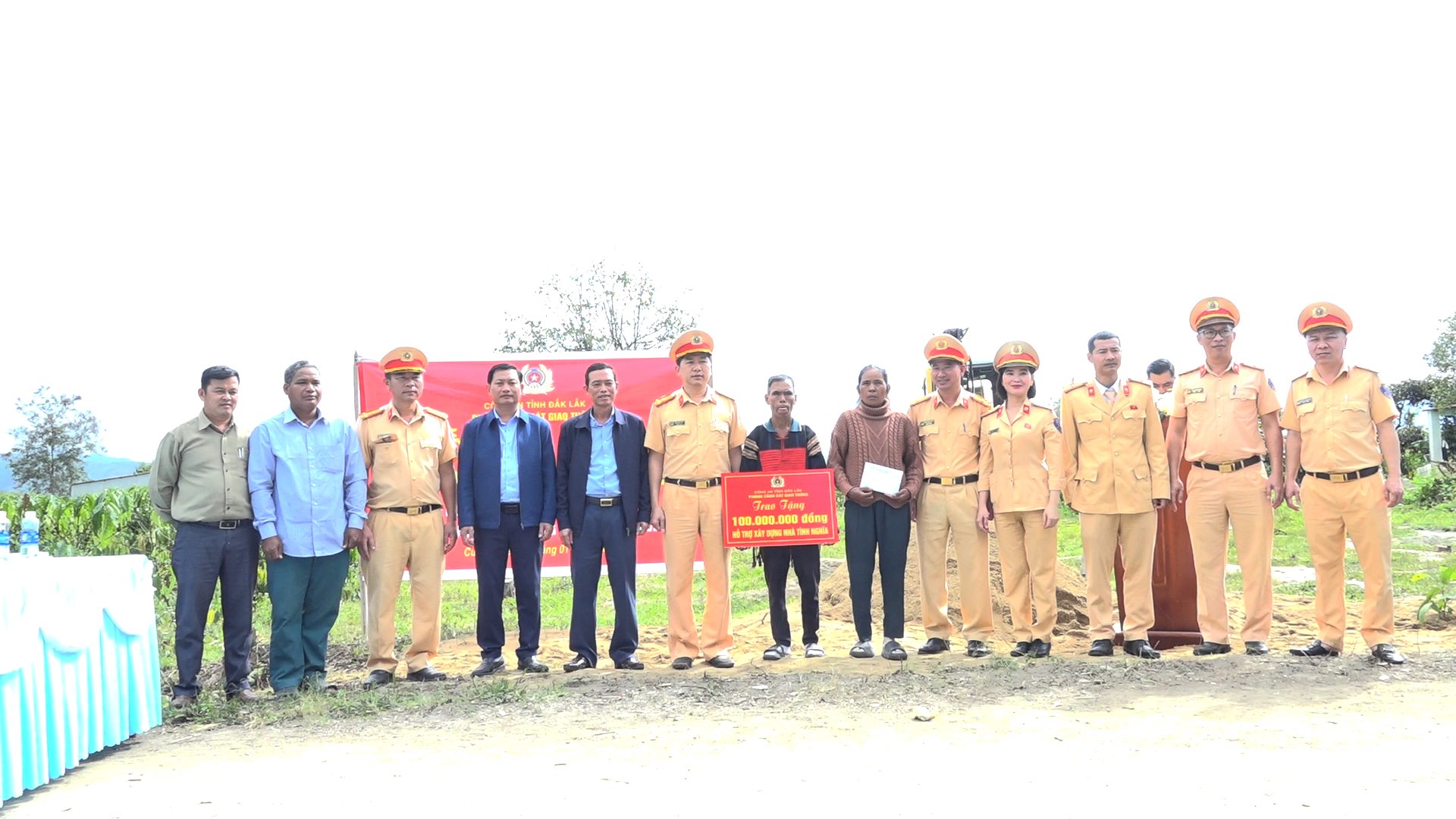 Lễ khởi công xây dựng nhà tình nghĩa tại xã Cư Pui